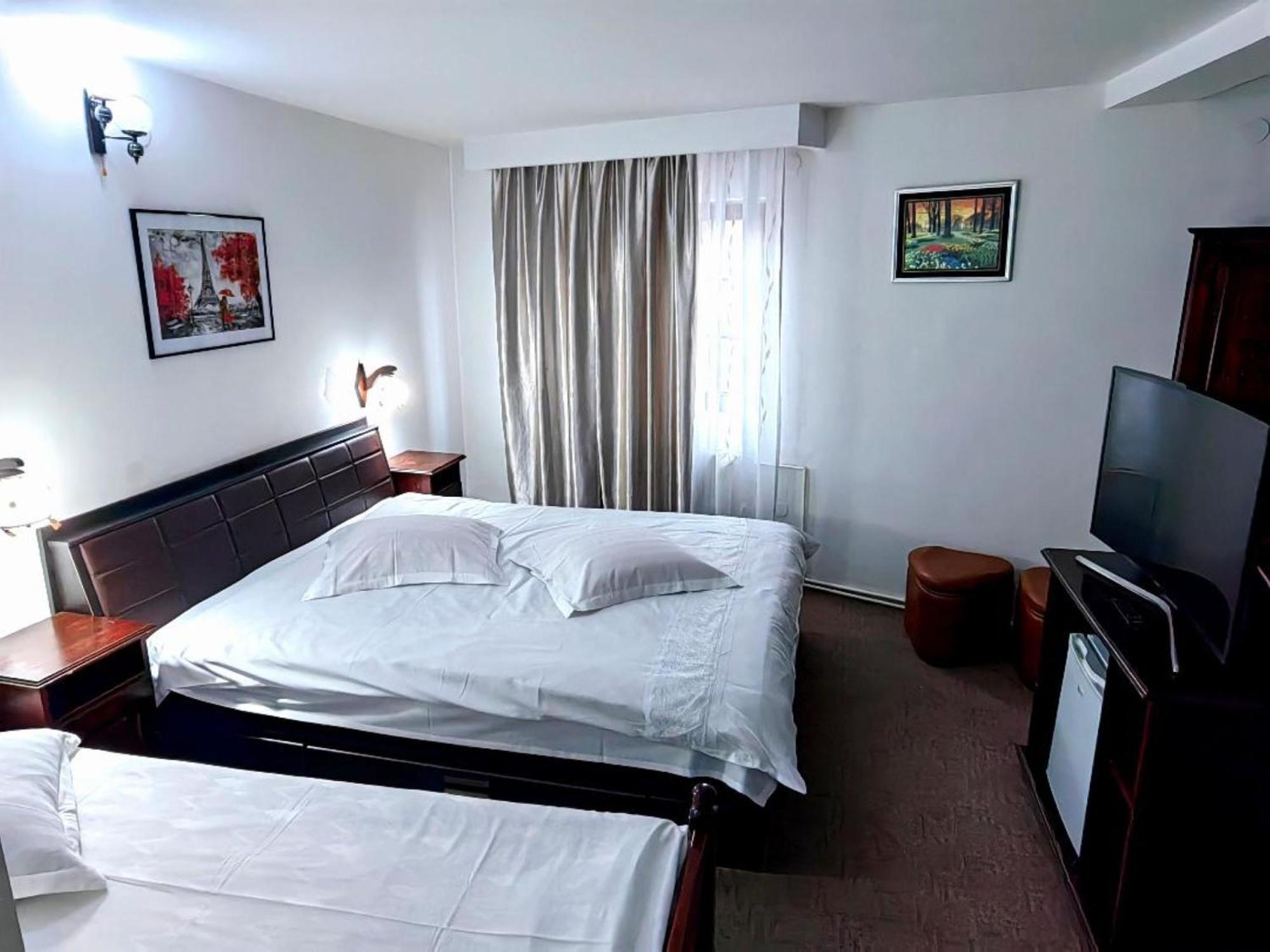 Pensiunea Millenium Sibiu With Parking - Motorcycle Friendly Travel Routes מראה חיצוני תמונה