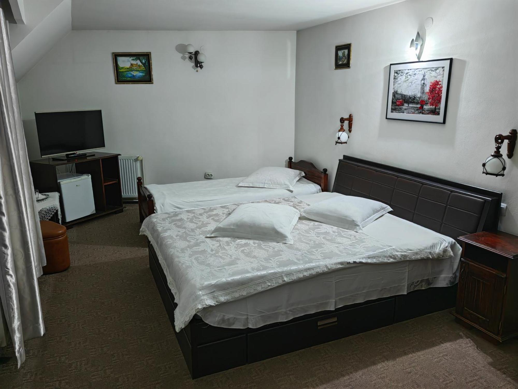 Pensiunea Millenium Sibiu With Parking - Motorcycle Friendly Travel Routes מראה חיצוני תמונה